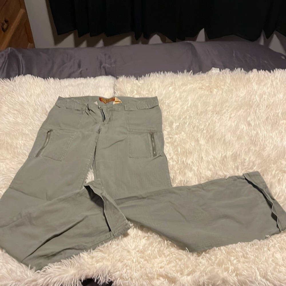 Green stretch pants